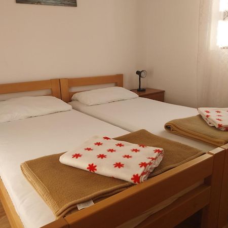 Apartmani Mile Krk Town Buitenkant foto