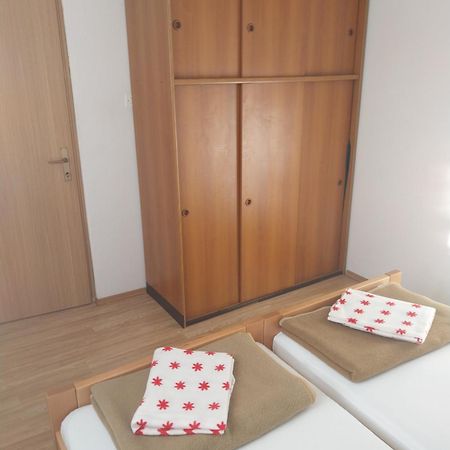 Apartmani Mile Krk Town Buitenkant foto