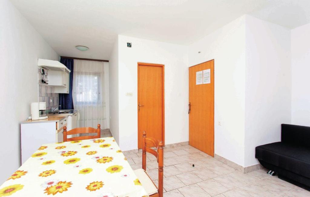 Apartmani Mile Krk Town Buitenkant foto