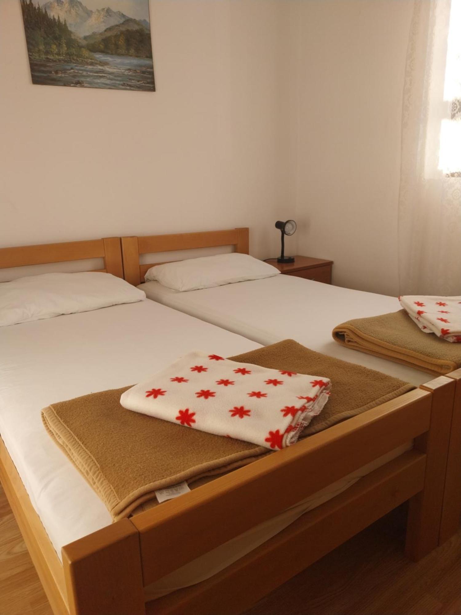 Apartmani Mile Krk Town Buitenkant foto