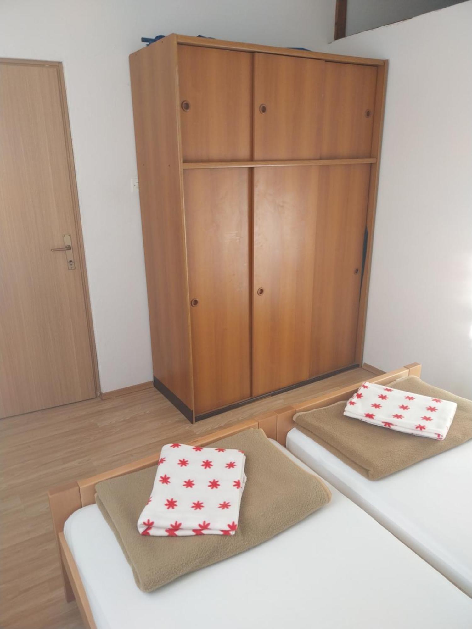 Apartmani Mile Krk Town Buitenkant foto